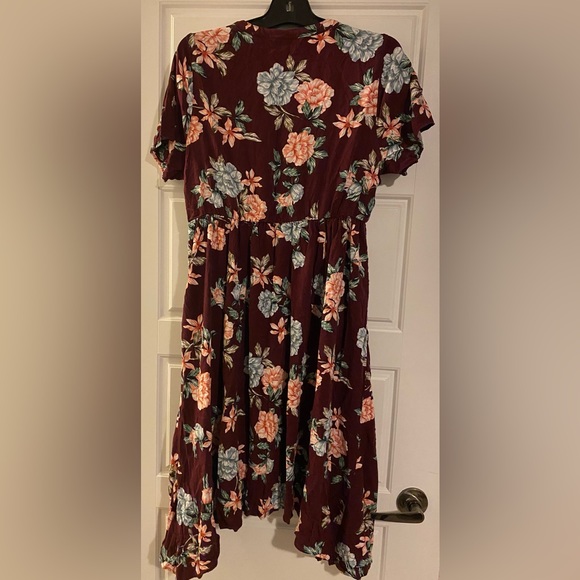 Torrid maroon dress with floral print. Size 1 - Picture 2 of 6